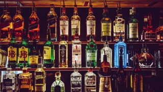 Bartender Opens Up About Wage Theft By Owner; Shares Boss’ ‘Confessional’ Texts | Internet Reacts